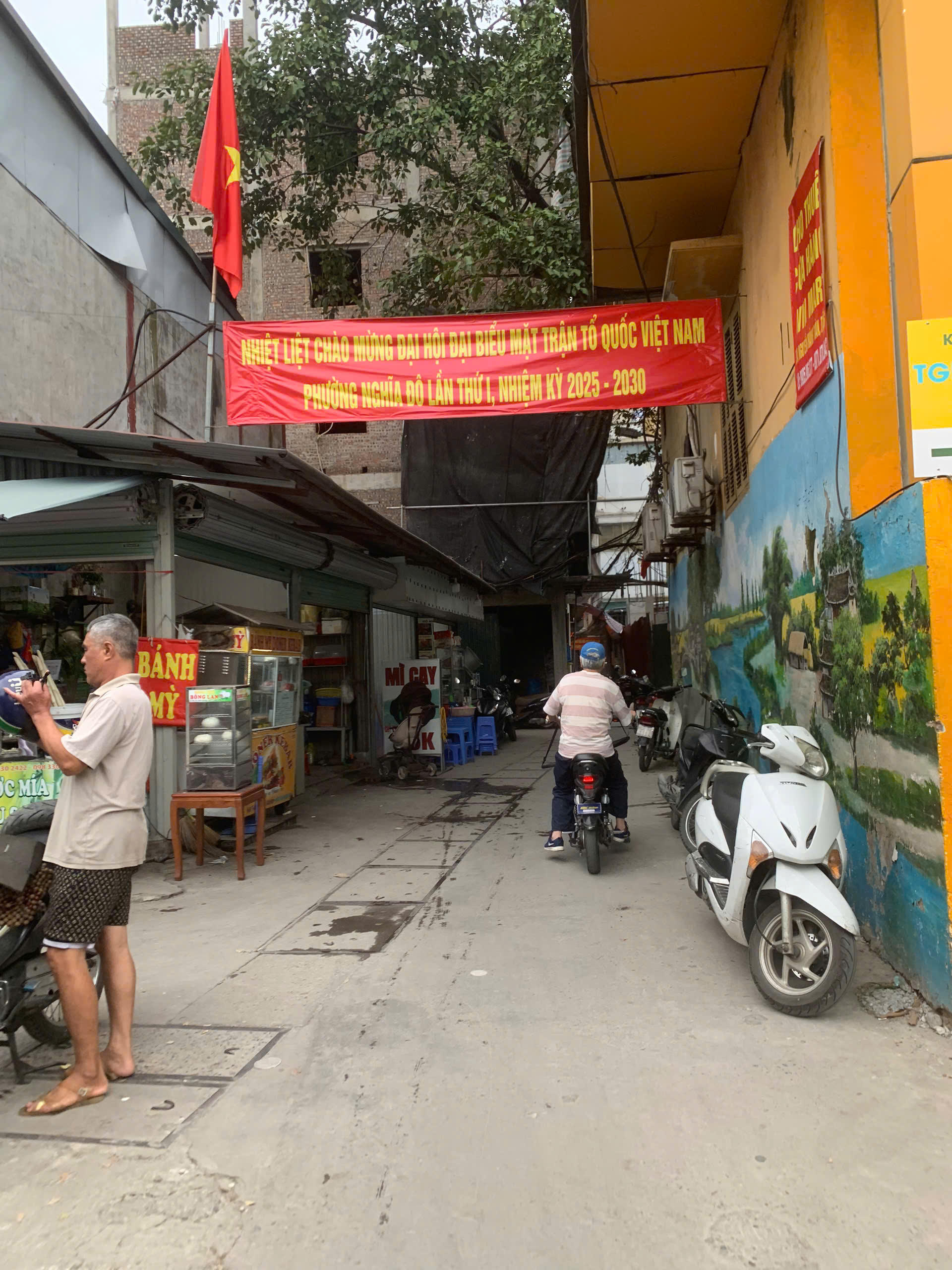 BÁN CHUNG CƯ MINI 7 TẦNG NGUYỄN KHÁNH TOÀN-NHÀ DÒNG TIỀN HIỆU SUẤT CAO -Cách mặt phố Nguyễn Khánh Toàn 200m -Đầy đủ tiện nghi, đảm bảo an toàn PCCC