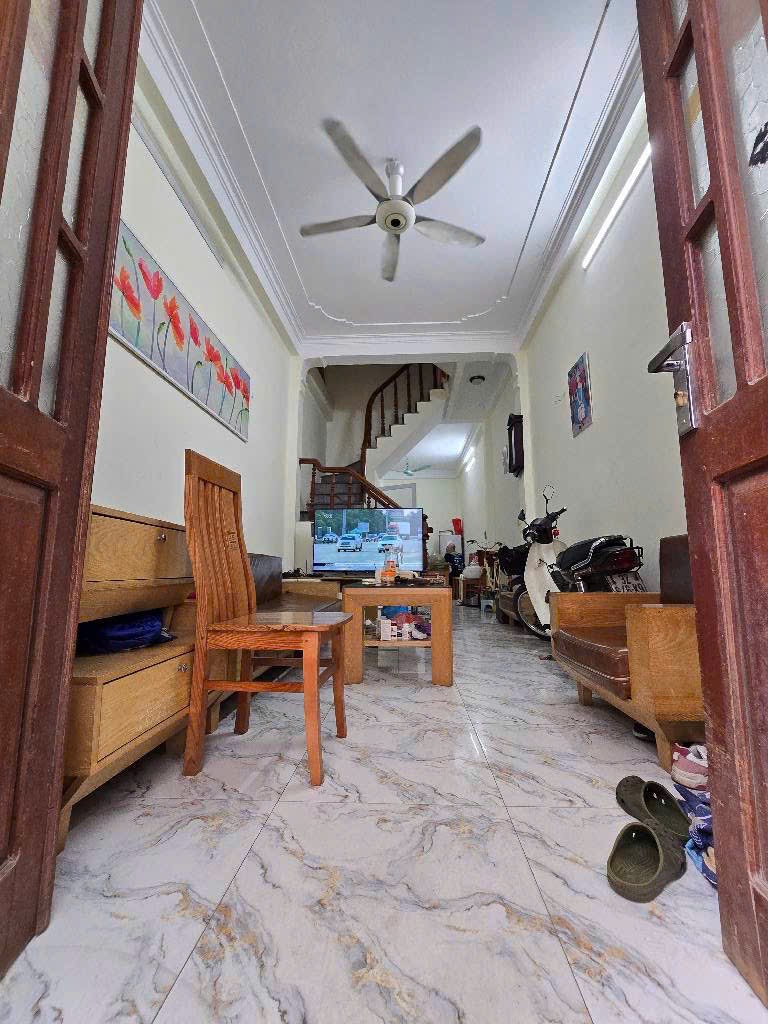SIÊU PHẨM NHÀ DÂN XÂY KIÊN CỐ, 2 mặt thoáng trước sau , đường Hoàng Mai, phường Hoàng Văn Thụ, 42M2 × 4 tầng, chỉ nhỉnh 9 tỷ