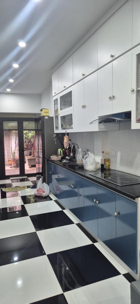 Bán nhà mặt ngõ ô tô đỗ cửa