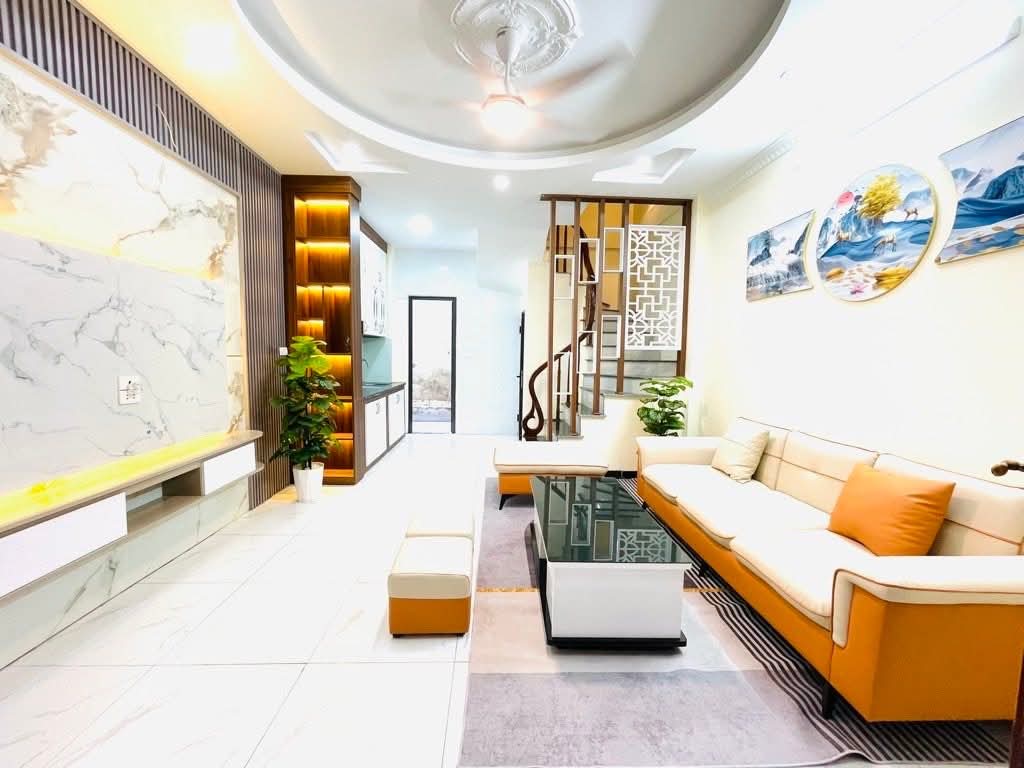 BÁN NHÀ HOÀNG MAI - Ô TÔ ĐỖ - KINH DOANH ONLINE - NHÀ SIÊU RỘNG - Ở SƯỚNG - CHỈ 4,x TỶ.  Đi bộ Hồ Đền Lừ tập thể dục.  Gần chợ, trường học các cấp, đi đâu cũng tiện.  Sổ hoa hậu, giao dịch ngay  Liên hệ Em Thảo 0972314497