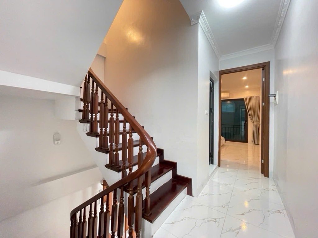 TRUNG TÂM QUẬN ĐỐNG ĐA - 60M2 - 5 TẦNG - MT 6,1M - GẦN PHỐ - AN SINH TỐT