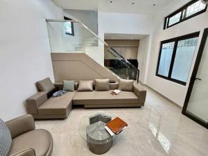 SOS! Bán gấp - 30m ra mặt phố - Nhà đẹp - Full nội thất