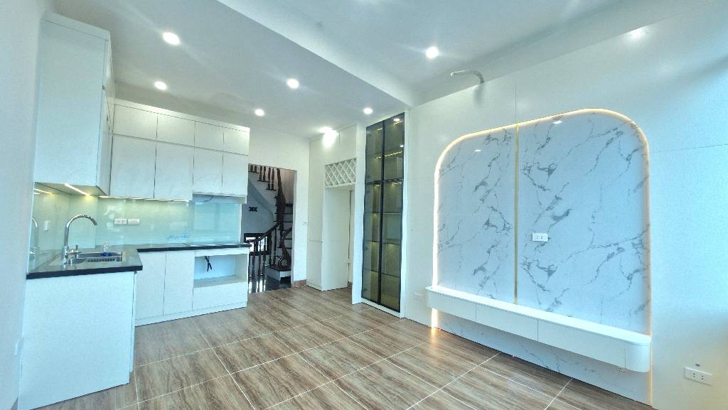 7 TẦNG THANG MÁY - OTO ĐỖ CỔNG - NHÀ ĐẸP FULL NỘI THẤT - CHỈ VIỆC XÁCH VALI VỀ Ở.