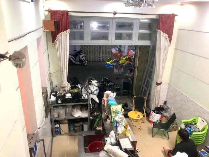 NHÀ ĐẸP 5 TẦNG HẼM XE HƠI THÔNG 8M ĐỐI DIỆN BỆNH VIỆN Q12, VỊ TRÍ TRUNG TÂM-ĐANG LÀM CHDV THUÊ KHOÁNG 14TR/THÁNG