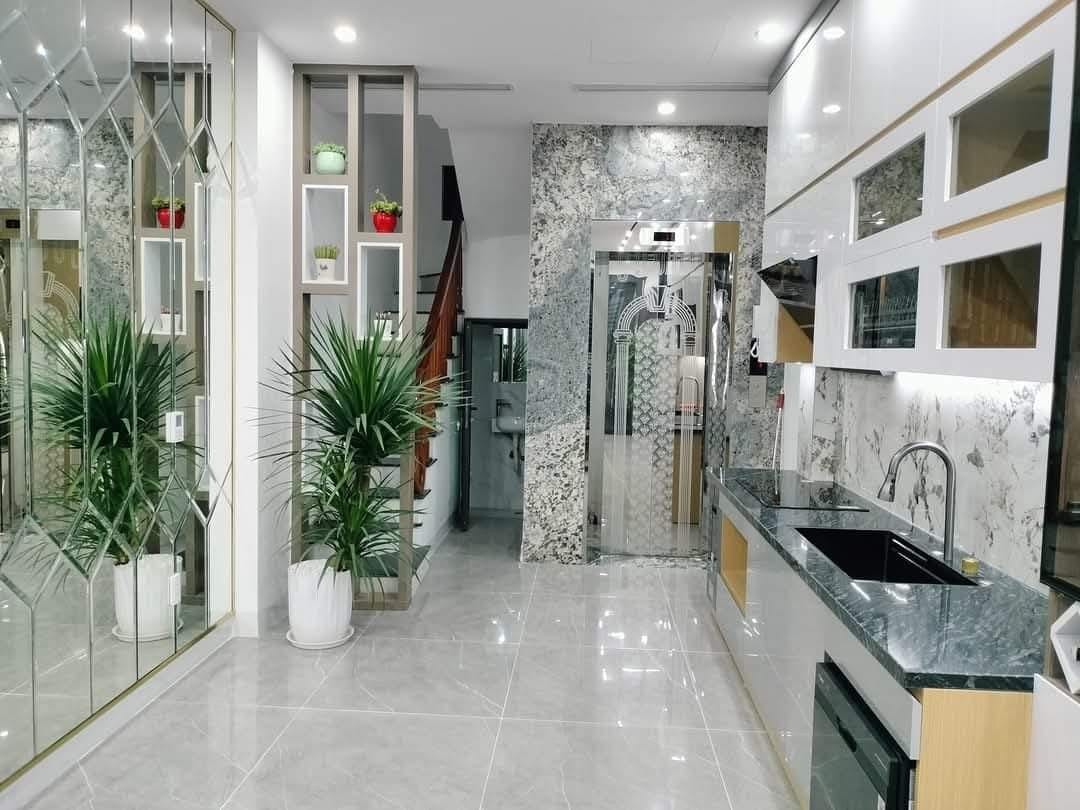 [Siêu siêu hiếm] Bán nhà Lê Đức Thọ, thang máy nhập, oto đỗ cổng, 33m2, 9.5 tỷ