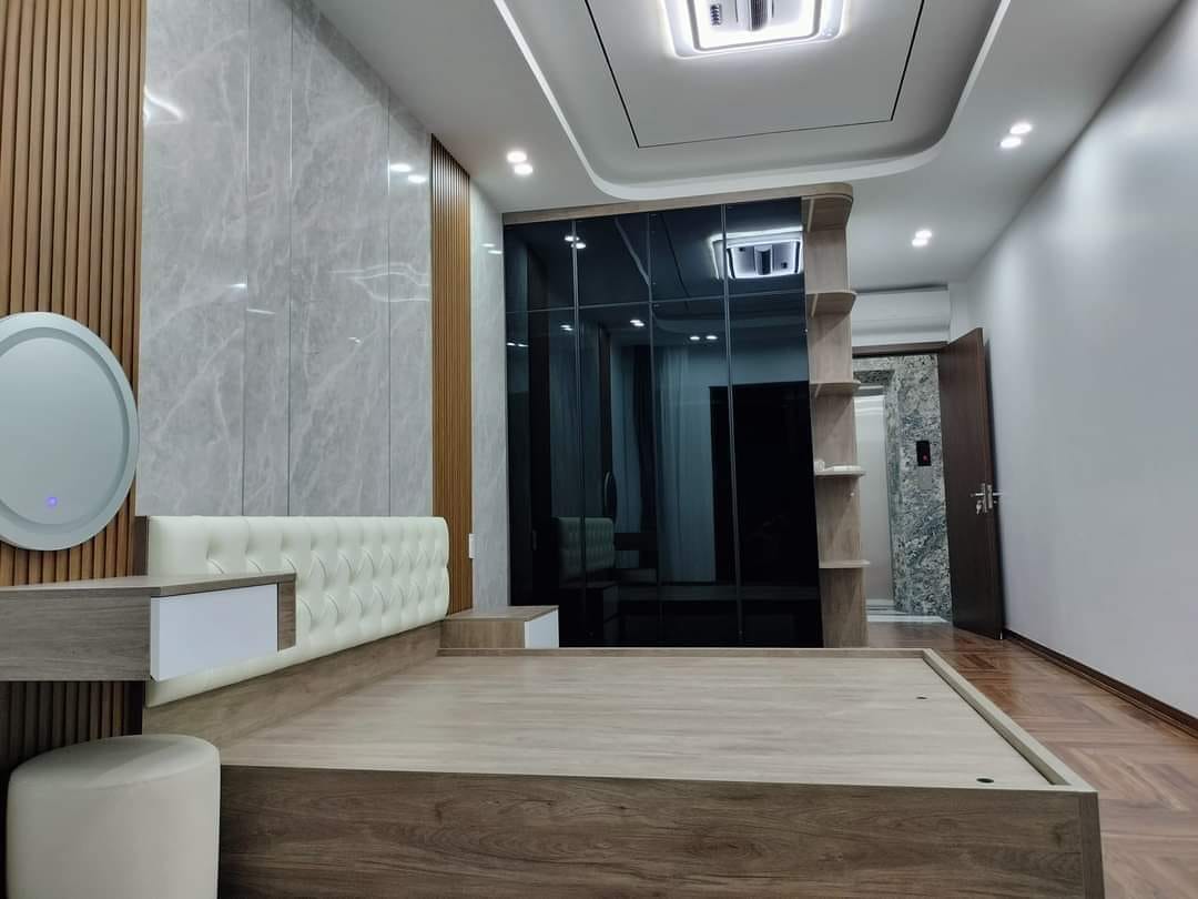 [Siêu siêu hiếm] Bán nhà Lê Đức Thọ, thang máy nhập, oto đỗ cổng, 33m2, 9.5 tỷ