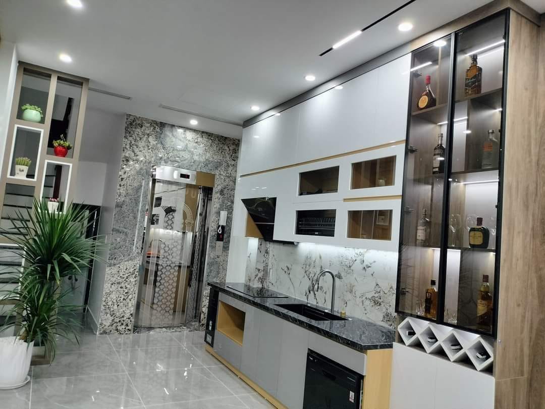 [Siêu siêu hiếm] Bán nhà Lê Đức Thọ, thang máy nhập, oto đỗ cổng, 33m2, 9.5 tỷ