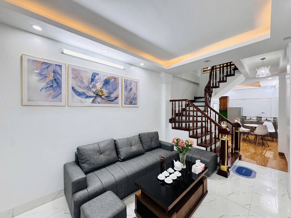 NGÃ TƯ SỞ - NHÀ ĐẸP Ở NGAY - CHỐT LIỀN TAY