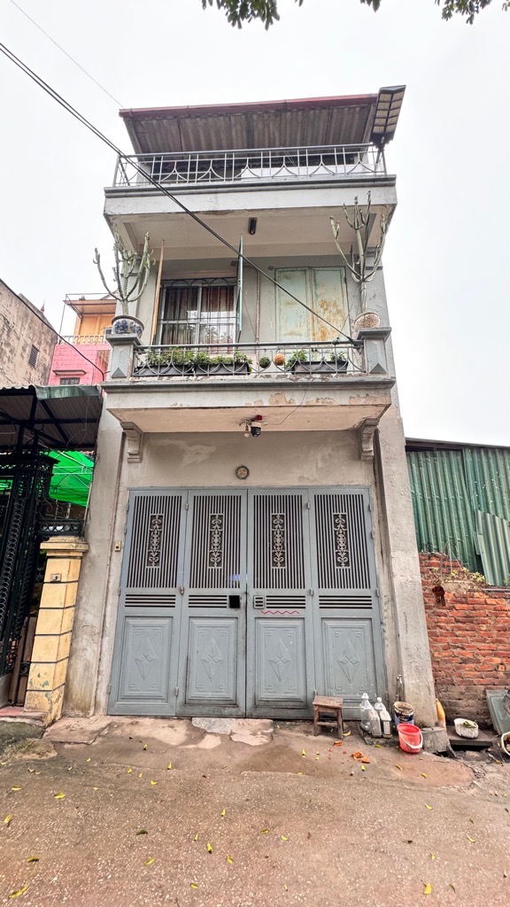 SIÊU RẺ - Gia Lâm Sát Long Biên - Trước nhà oto tránh - cạnh nhà đang mở đường to - chủ bán lên chung cư - Sổ phân lô., ,