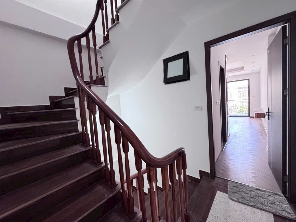 Bán gấp nhà gần Nguyễn Trãi (Ngã tư sở),Thanh Xuân, diện tích: 39m2-5 Tầng,MT:6M , giá hơn 12.5 tỷ