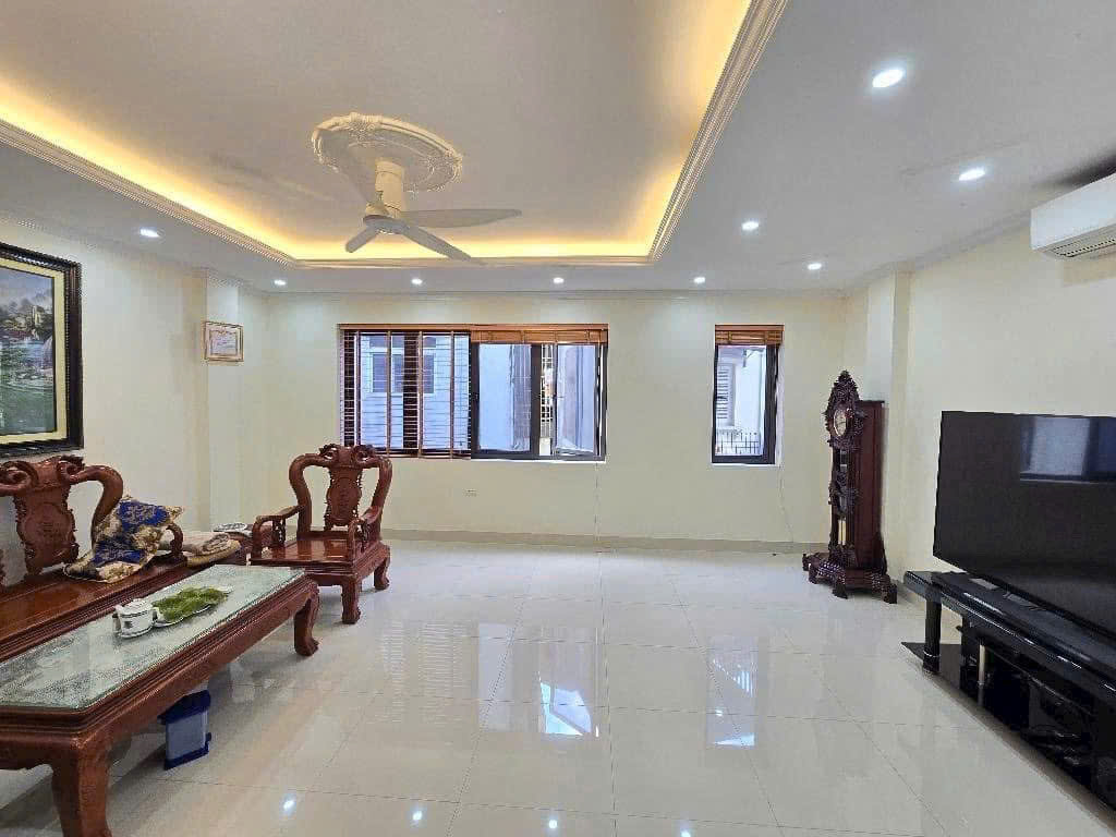 Bán nhà mặt phố giao Trường Chinh,Thanh Xuân, DT 50m2, 5 tầng, MT 5.5 M giá 14 tỷ kinh doanh tốt có vỉa hè