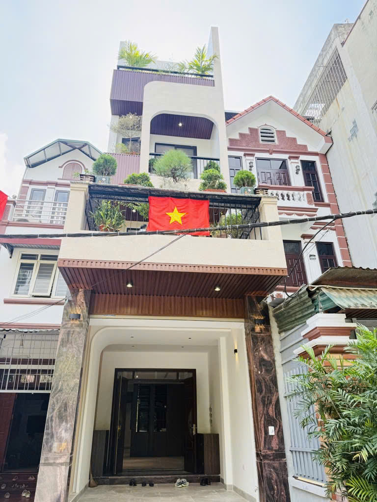 NHÀ YÊN NGƯU 75 ,M2 - 4 TẦNG - THANG MÁY - Ô TÔ ĐỖ CỬA