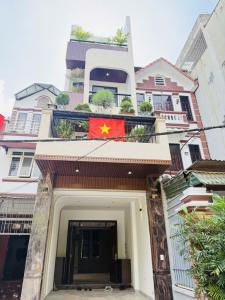 NHÀ YÊN NGƯU 75 ,M2 - 4 TẦNG - THANG MÁY - Ô TÔ ĐỖ CỬA