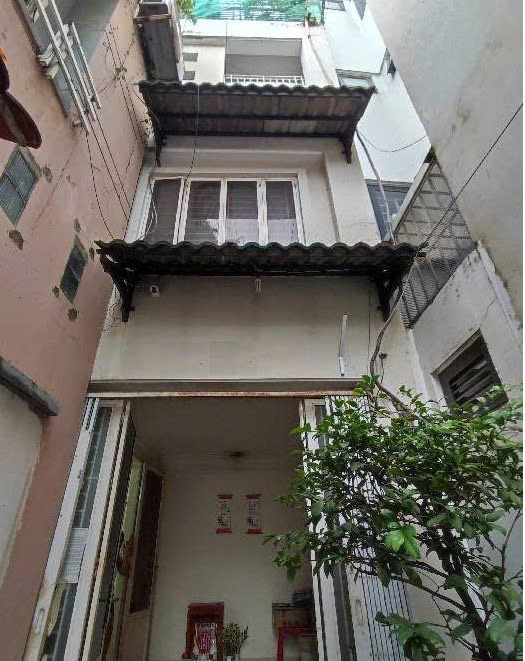 Bán nhà CMT8, Quận 3, hẻm 3 gác, 4 tầng, 3.8x13, 9 tỷ