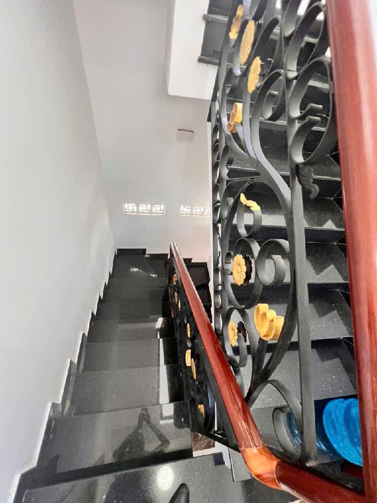 Bán nhà CMT8 gần CV Lê Thị Riêng, Quận 3, hẻm 3 gác, 5 tầng, 4x12, chỉ 7.x tỷ