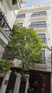 Hàng Hiếm Hồng Tiến 6T thang máy