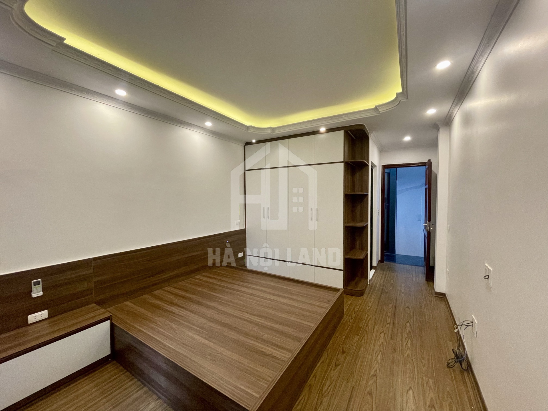 BÁN GẤP - NHÀ CẦU DIỄN - 32m2 - Ở NGAY - OTO ĐỖ CỔNG VÀO NHÀ - 100m RA QL 32