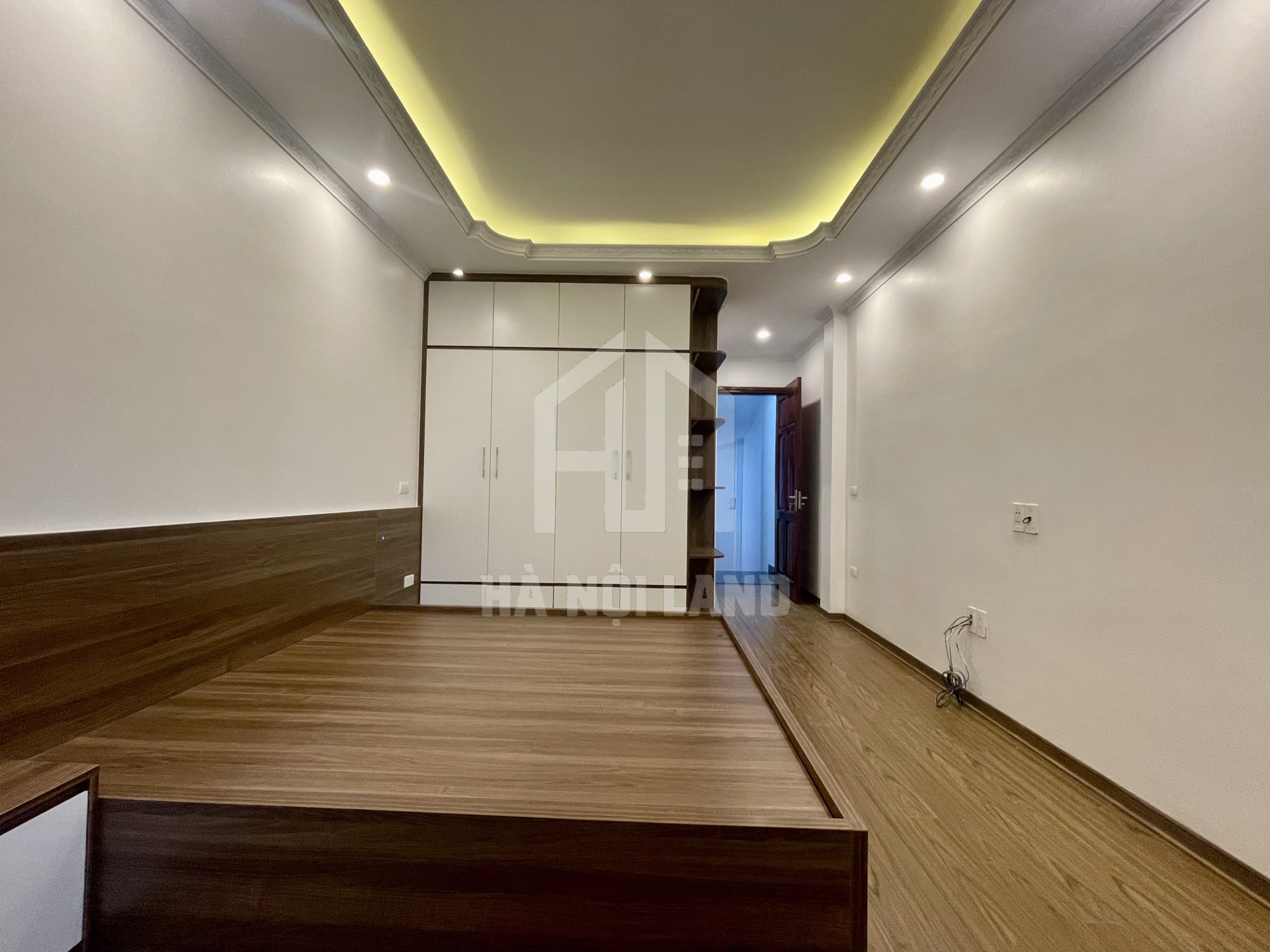 BÁN GẤP - NHÀ CẦU DIỄN - 32m2 - Ở NGAY - OTO ĐỖ CỔNG VÀO NHÀ - 100m RA QL 32