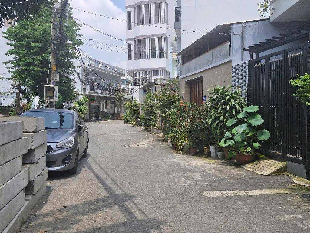 Vị  trí siêu đỉnh, lô góc 3 mặt tiền xe tải tránh, tiện mua ở ,làm văn phòng trụ sở công ty 
98 m2