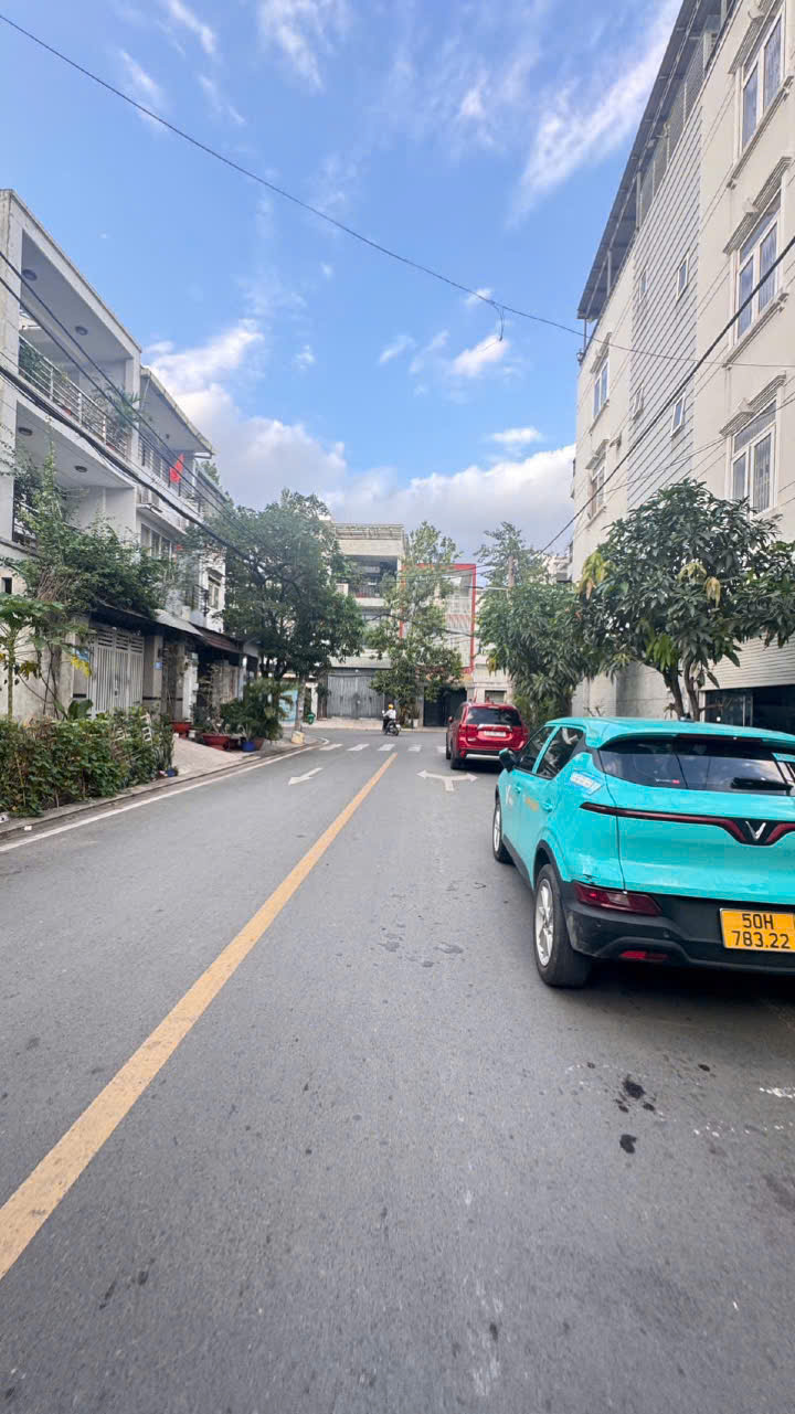 Vip! Xe hơi ngủ trong nhà -66m² - KDC Hồng Long - nhỉnh 4tỷ