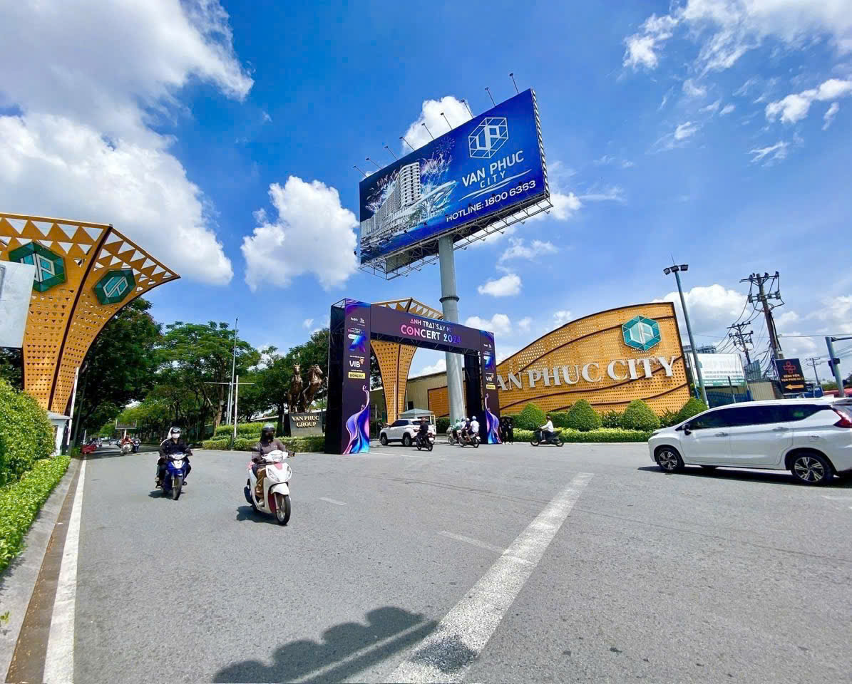 Vip! Xe hơi ngủ trong nhà -66m² - KDC Hồng Long - nhỉnh 4tỷ