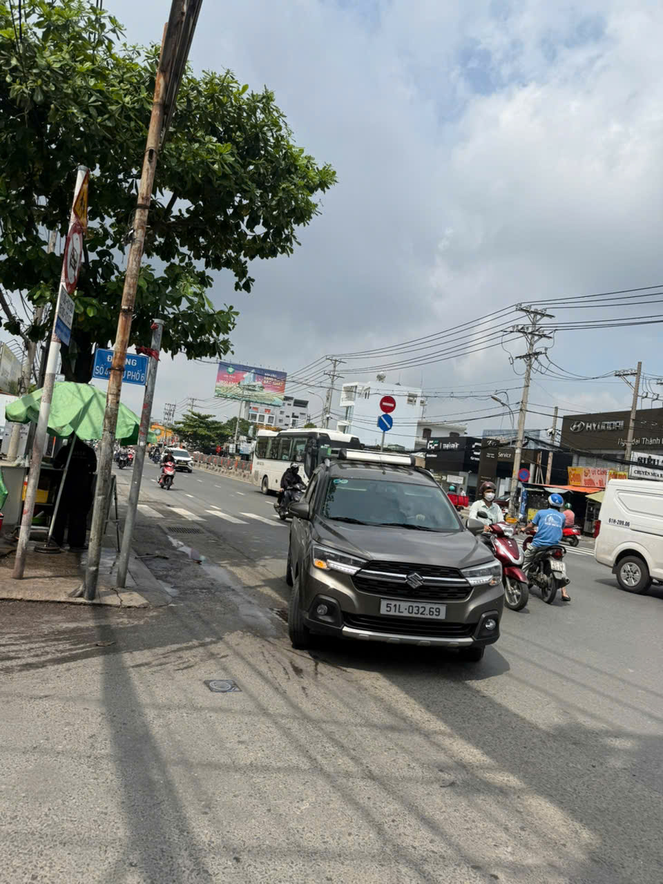 Vip! Xe hơi ngủ trong nhà -66m² - KDC Hồng Long - nhỉnh 4tỷ
