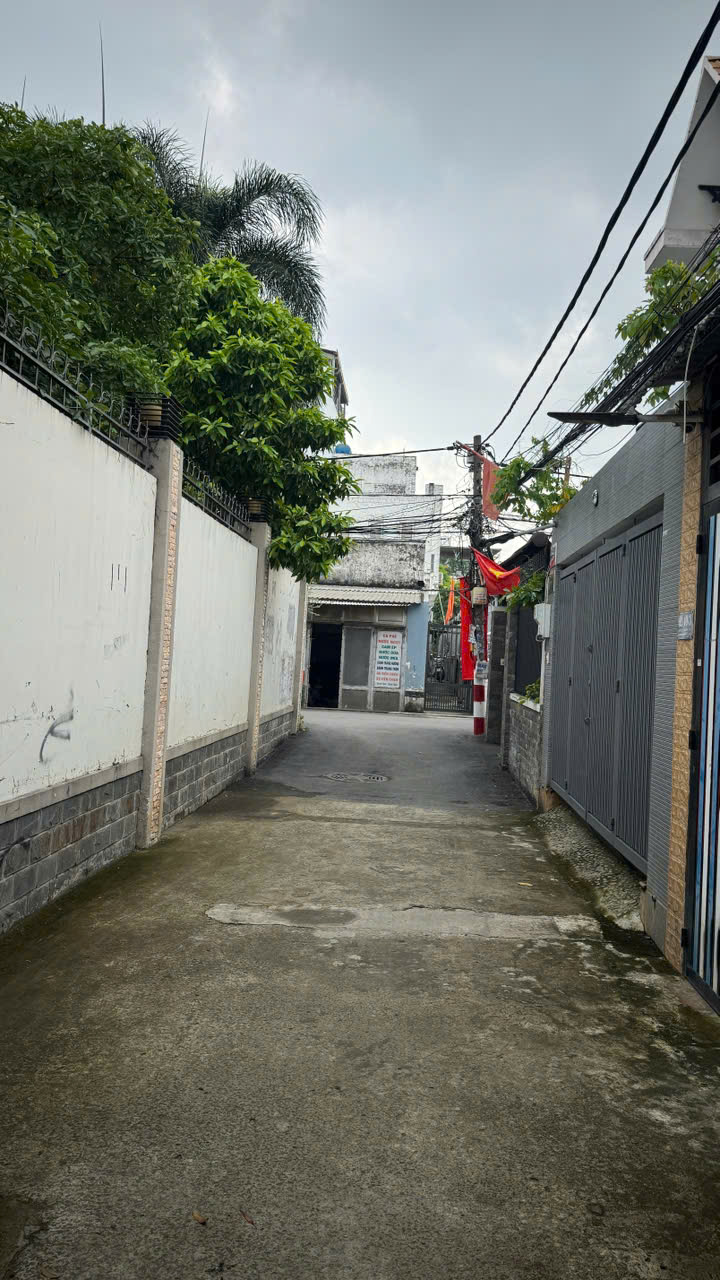 Vip! Xe hơi ngủ trong nhà -66m² - KDC Hồng Long - nhỉnh 4tỷ