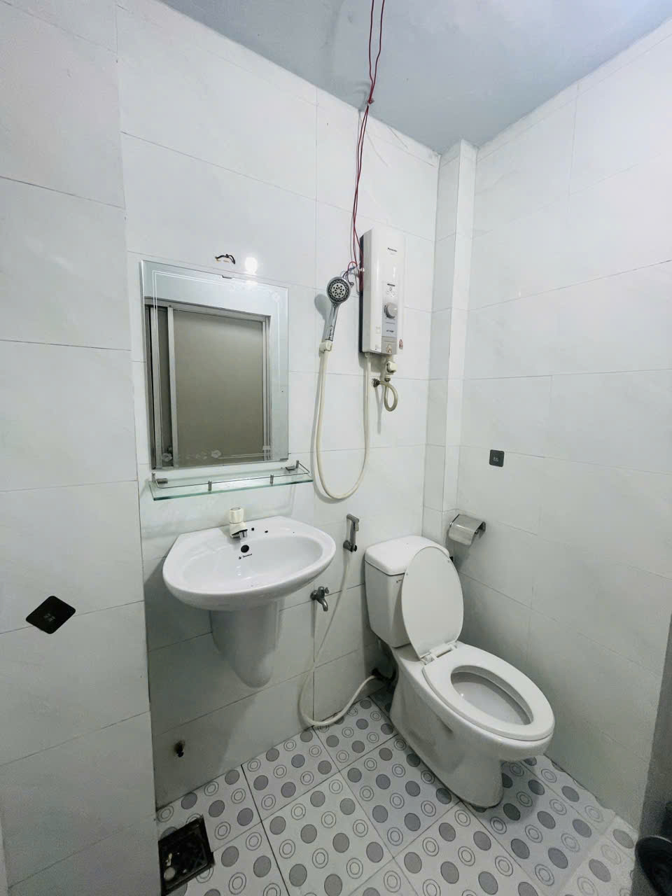 Vip! Xe hơi ngủ trong nhà -66m² - KDC Hồng Long - nhỉnh 4tỷ