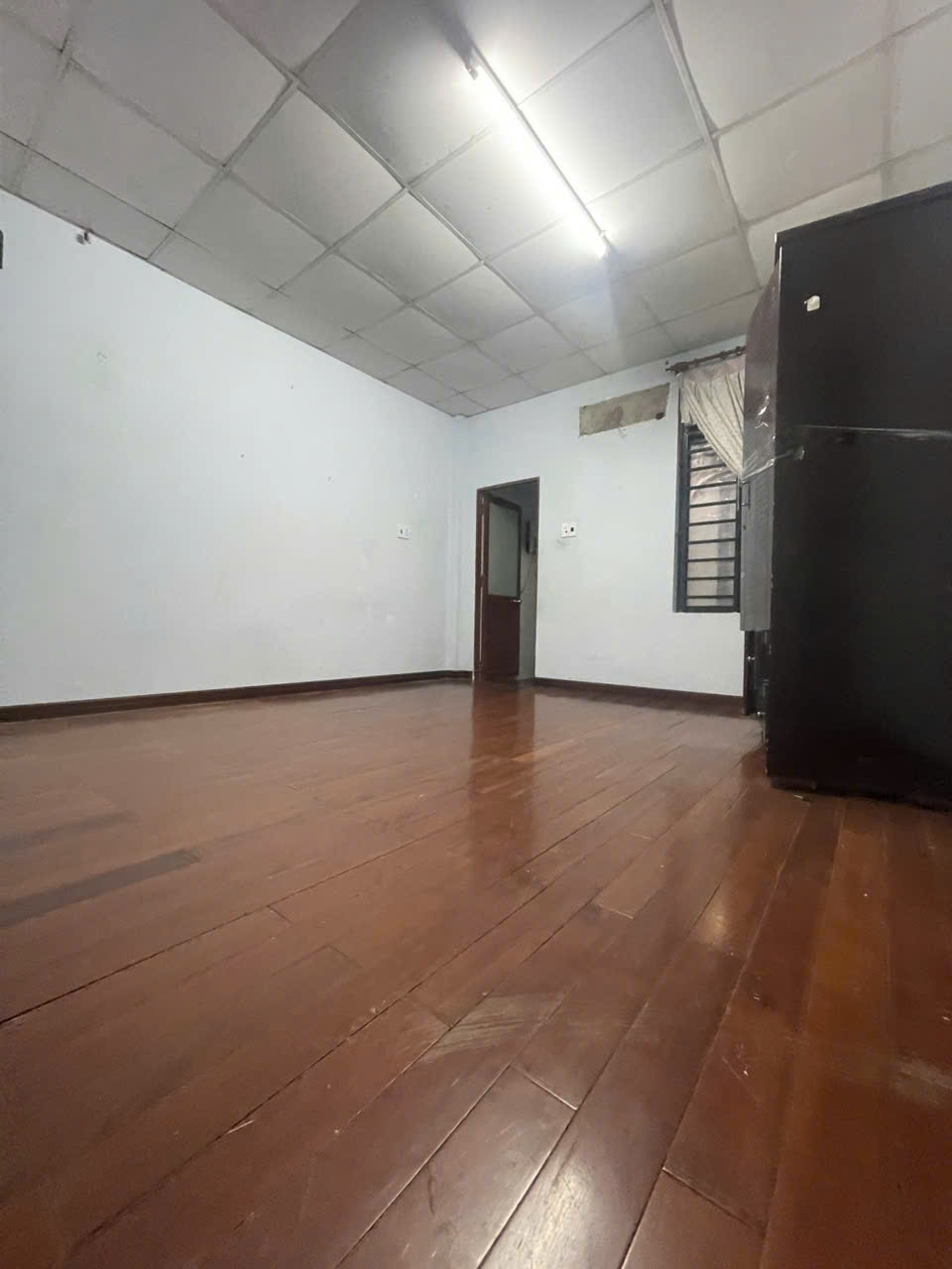 Vip! Xe hơi ngủ trong nhà -66m² - KDC Hồng Long - nhỉnh 4tỷ