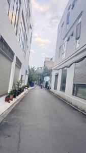 Vip! Xe hơi ngủ trong nhà -66m² - KDC Hồng Long - nhỉnh 4tỷ