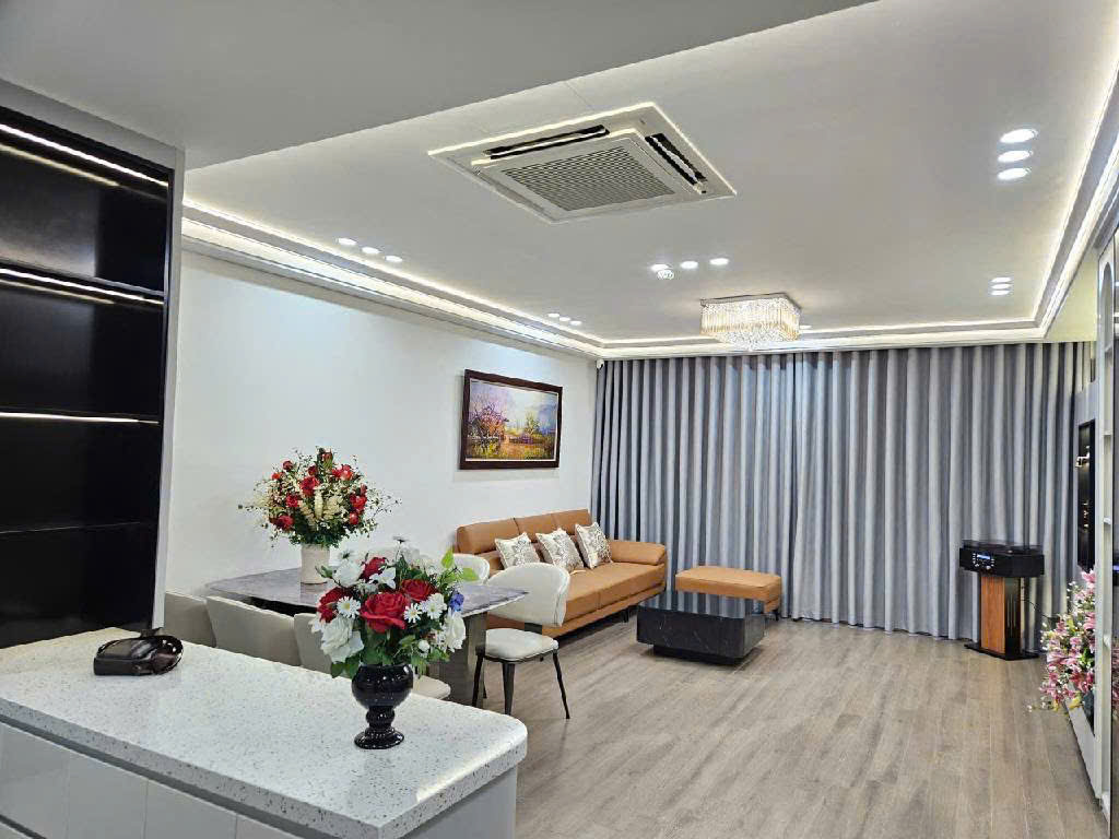 CHÍNH CHỦ GỬI BÁN CĂN HỘ KHU VỰC CẦU GIẤY 125M2; NHỈNH 9 TỶ.