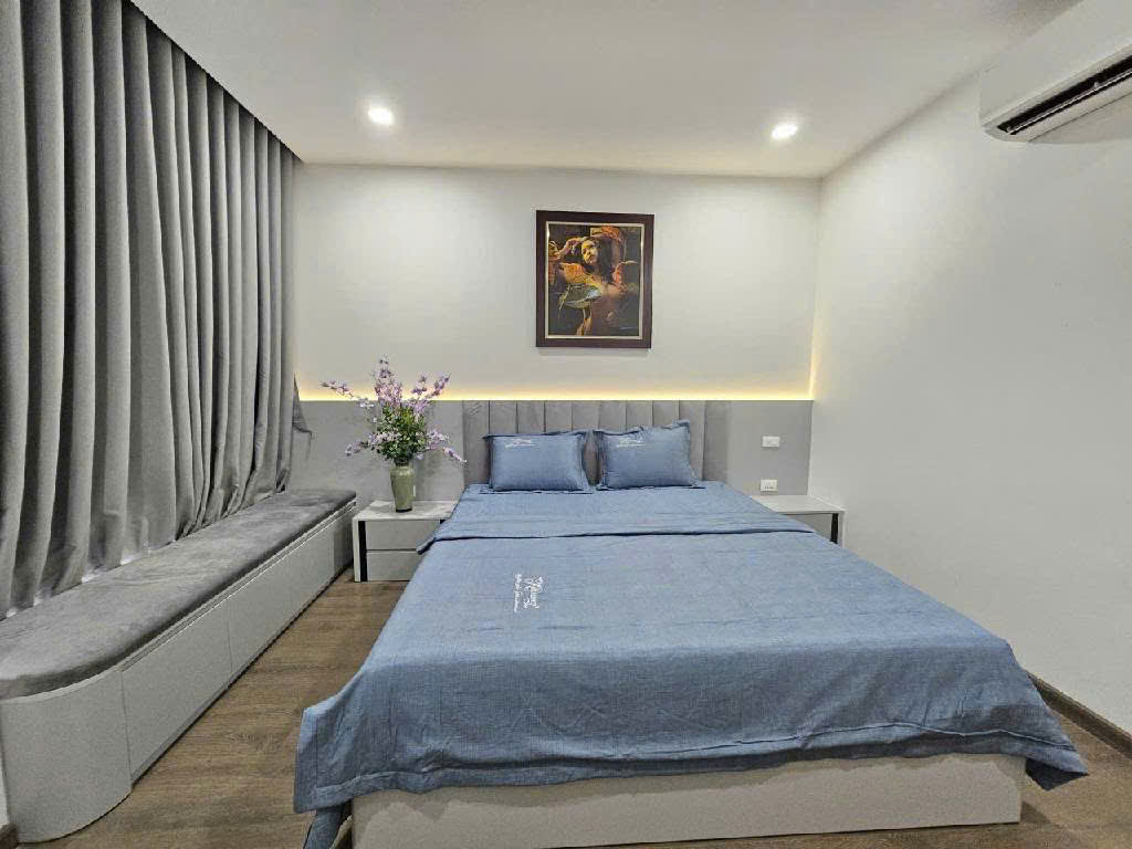CHÍNH CHỦ GỬI BÁN CĂN HỘ KHU VỰC CẦU GIẤY 125M2; NHỈNH 9 TỶ.