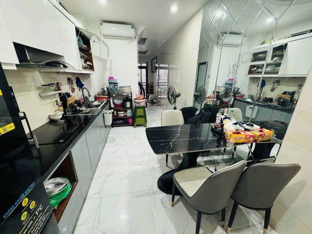 VỊ TRÍ KIM CƯƠNG TRƯƠNG ĐỊNH, HAI BÀ TRƯNG - NHÀ ĐẸP NÉT KENGGG - 5 TẦNG - 3 NGỦ - 6 ĐỒNG VỀ Ở NGAY