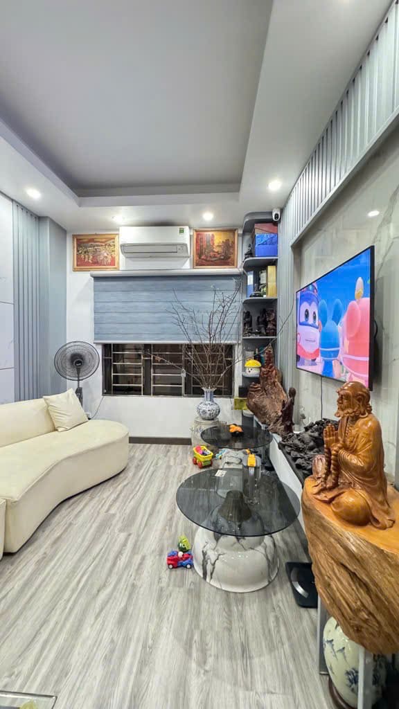 VỊ TRÍ KIM CƯƠNG TRƯƠNG ĐỊNH, HAI BÀ TRƯNG - NHÀ ĐẸP NÉT KENGGG - 5 TẦNG - 3 NGỦ - 6 ĐỒNG VỀ Ở NGAY