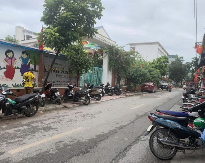 BÁN NHÀ _ Phố NAM DƯ - LĨNH NAM_ Diện tích 60M2- NHÀ 6 TẦNG Ô CHỜ THANG MÁY 9 NGỦ - Giá 9,1₫