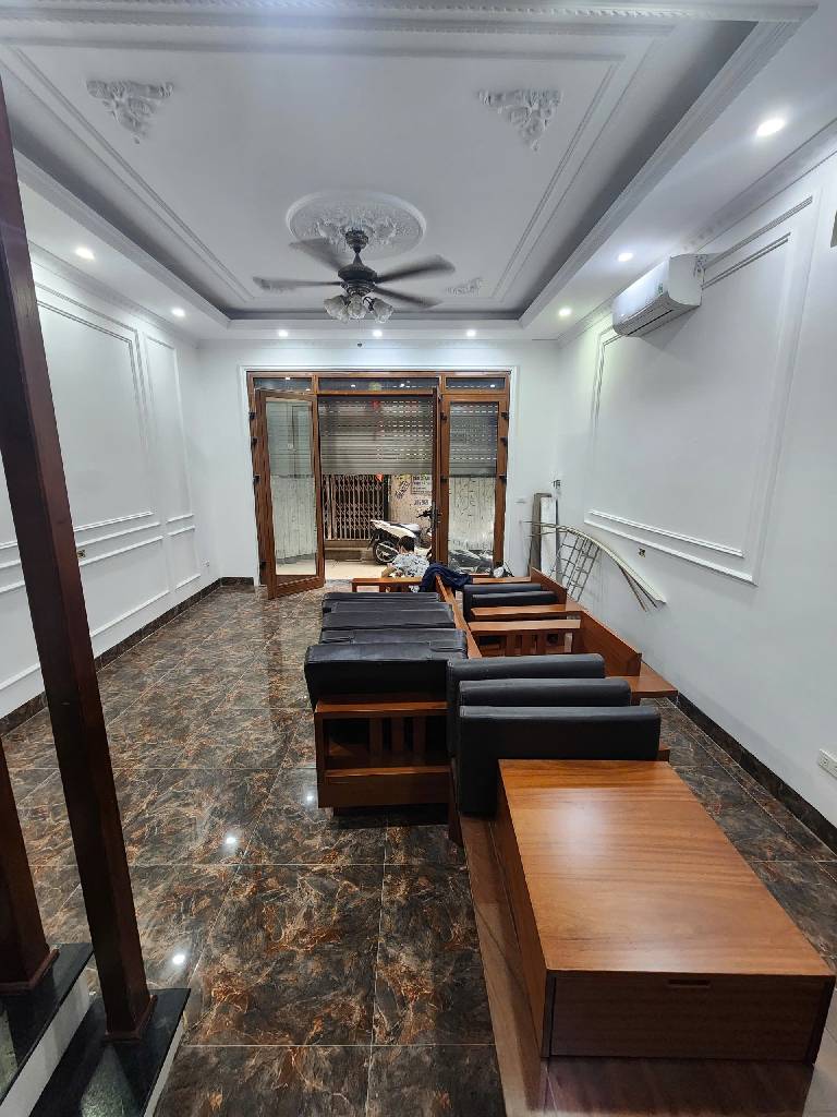 Bán tòa nhà 6 tầng full nội thất ngõ 82 Kim Mã, trung tâm Quận Ba ĐÌnh, Gia đình ở & KD siêu tốt