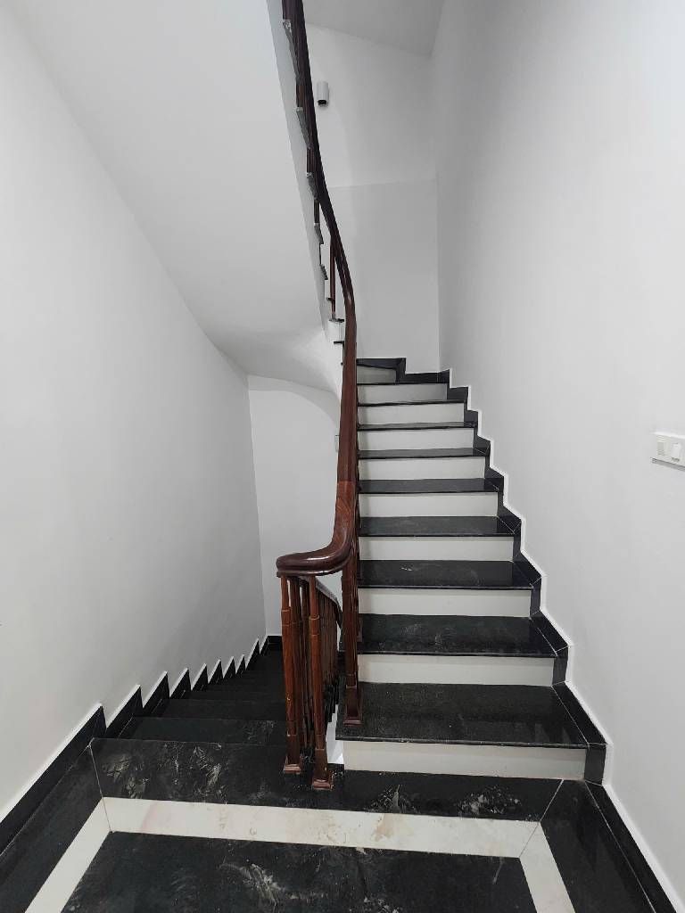 Bán tòa nhà 6 tầng full nội thất ngõ 82 Kim Mã, trung tâm Quận Ba ĐÌnh, Gia đình ở & KD siêu tốt