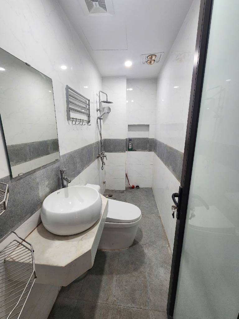 Bán tòa nhà 6 tầng full nội thất ngõ 82 Kim Mã, trung tâm Quận Ba ĐÌnh, Gia đình ở & KD siêu tốt