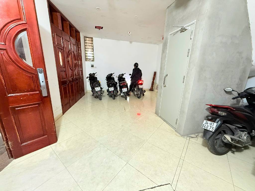 Bán tòa CCMN 6 tầng - 9 phòng ngủ full nội thất, vị trí ngõ 169 - Phố VIP Kim Mã
