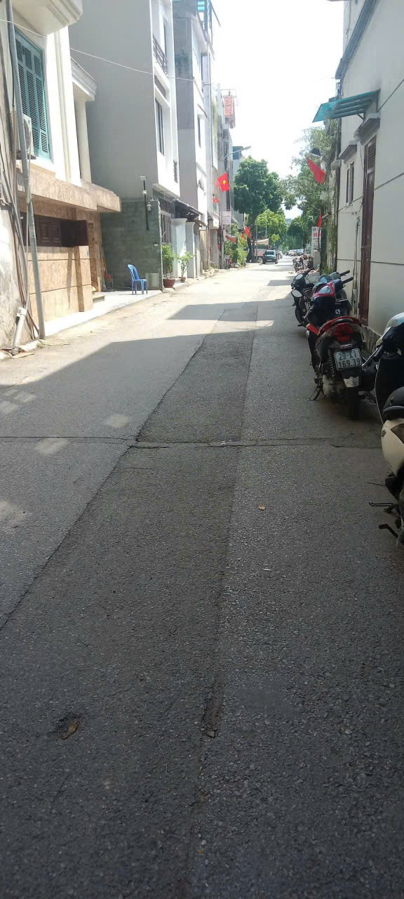 BÁN NHÀ TẠI THỊ TRẤN YÊN VIÊN, 78M2, 5.450 TỶ