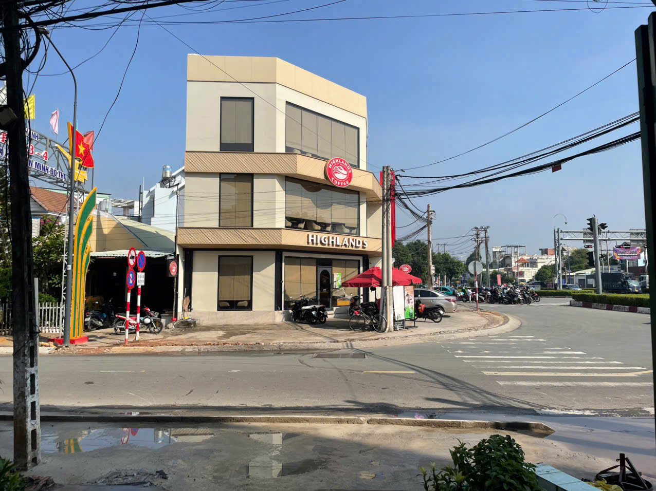 73M2 - MẶT TIỀN 5M NGAY HIGHLANDS ĐẠI LỘ BÌNH DƯƠNG, CÔNG VIÊN TDM