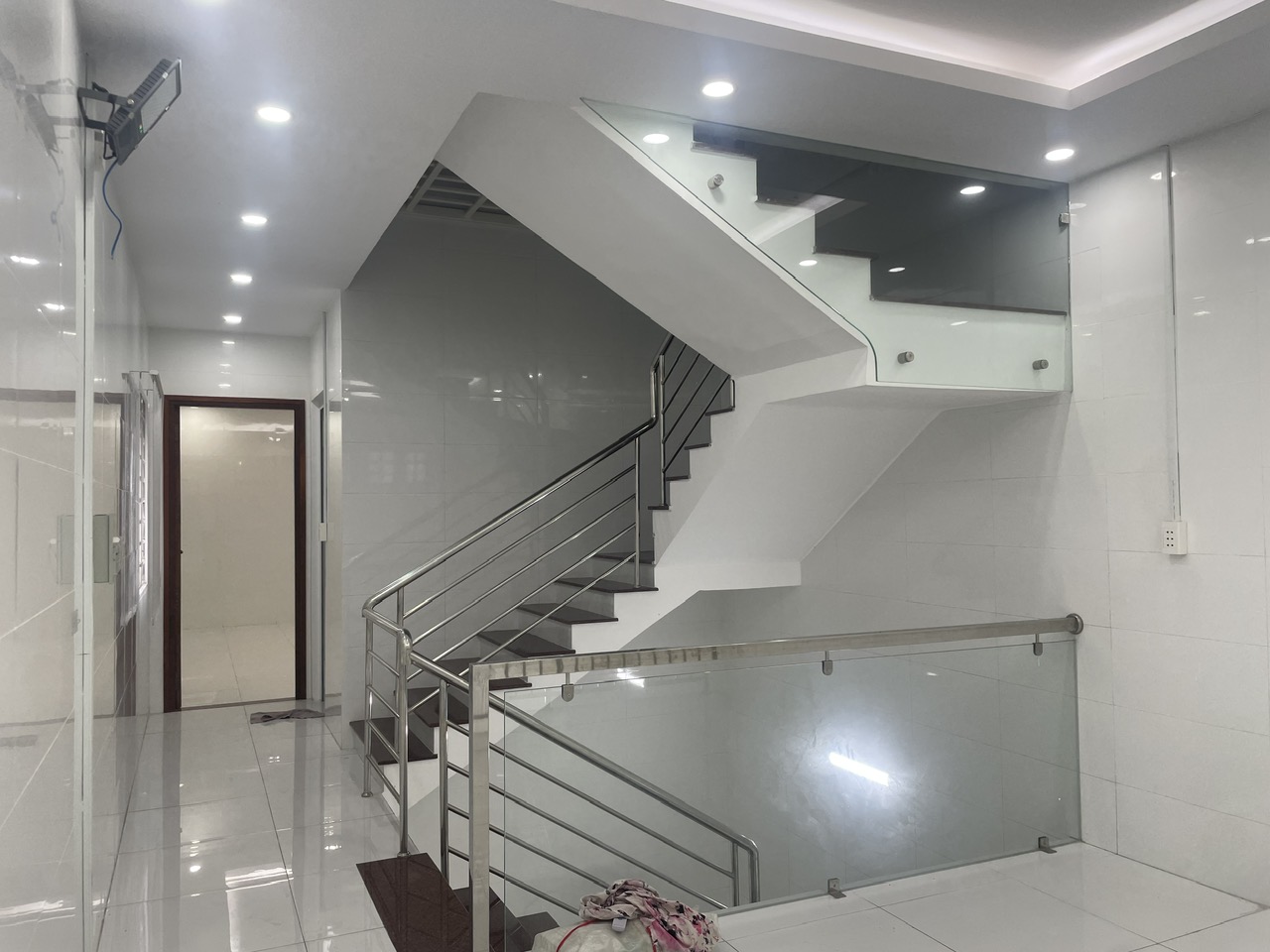 99M2 – NHÀ MỚI 2 MẶT THOÁNG - MẶT TIỀN CMT8 BÌNH DƯƠNG - 3 TẦNG