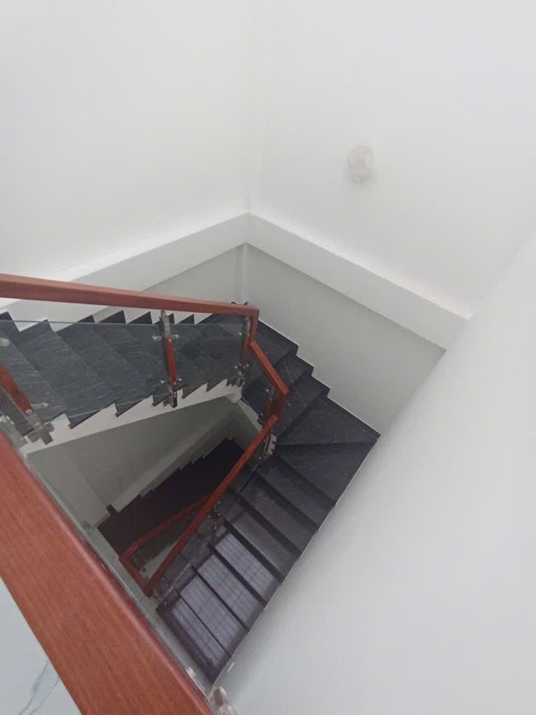 NHÀ MỚI LÊ VĂN THỊNH Q2 - 56M2 – NGANG 7M – 6.1 TỶ