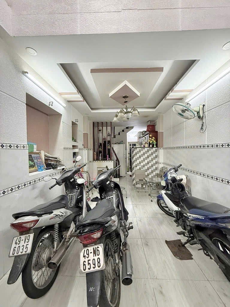 Bán nhà Ngay Khu Phố Ẩm Thực - PHAN XÍCH LONG PHÚ NHUẬN – 34m² – 5 Tầng –  Chỉ 6.45 Tỷ