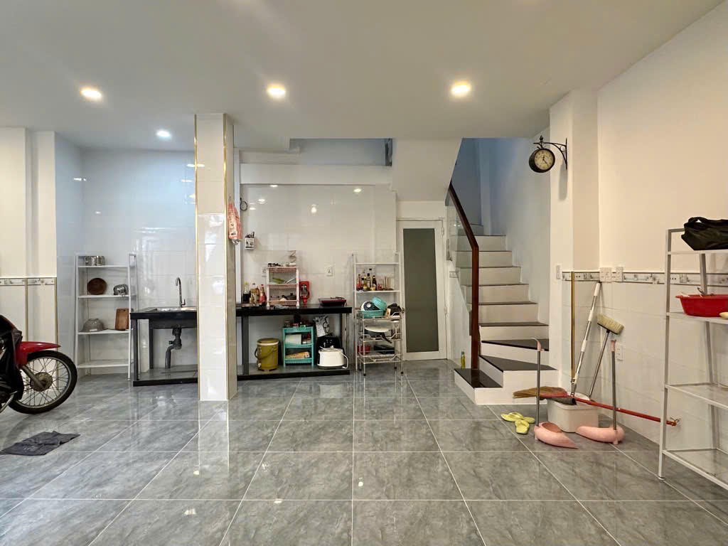 Bán nhà Căn Góc Phú Nhuận – Cách Mặt Tiền Trường Sa 5 Bước Chân – 38m² – 2 Tầng –  6.5 Tỷ