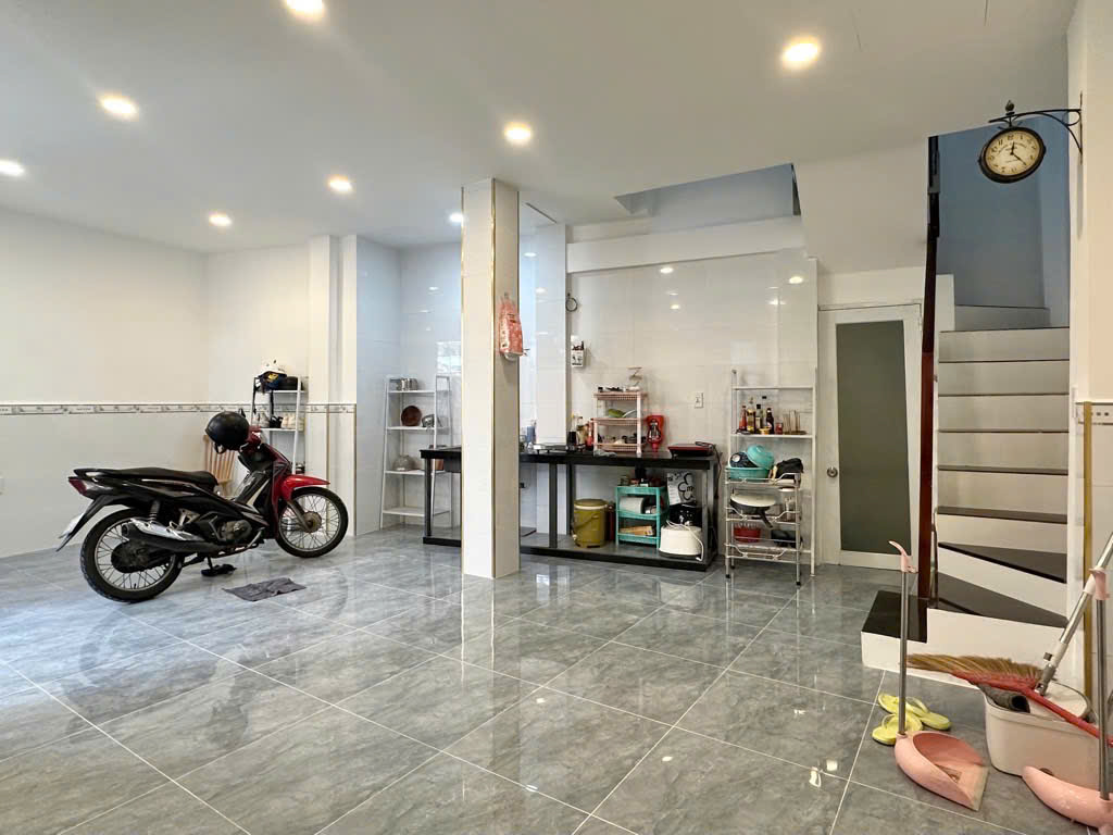 Bán nhà Căn Góc Phú Nhuận – Cách Mặt Tiền Trường Sa 5 Bước Chân – 38m² – 2 Tầng –  6.5 Tỷ