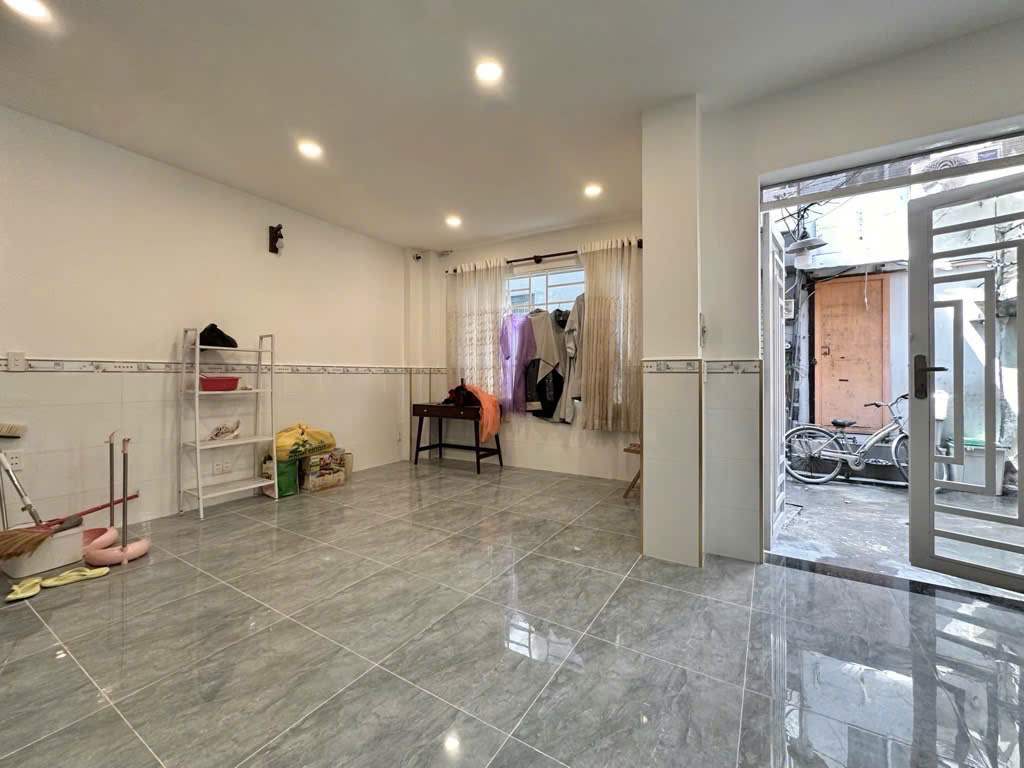 Bán nhà Căn Góc Phú Nhuận – Cách Mặt Tiền Trường Sa 5 Bước Chân – 38m² – 2 Tầng –  6.5 Tỷ