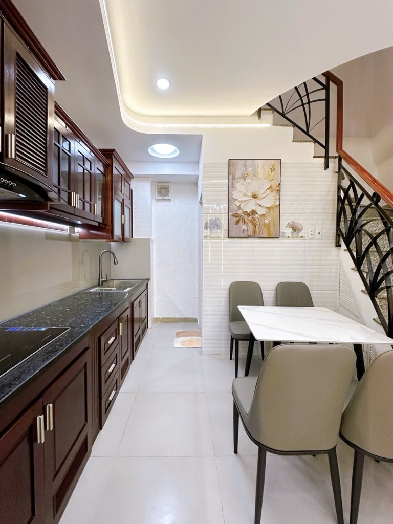  SIÊU VIP NGUYỄN ĐÌNH CHÍNH PHÚ NHUẬN - 3 TẦNG BTCT HOÀN CÔNG ĐỦ - MỚI ĐẸP FULL NỘI THẤT - DT 4.5x7 XÂY FULL - SD 65M2