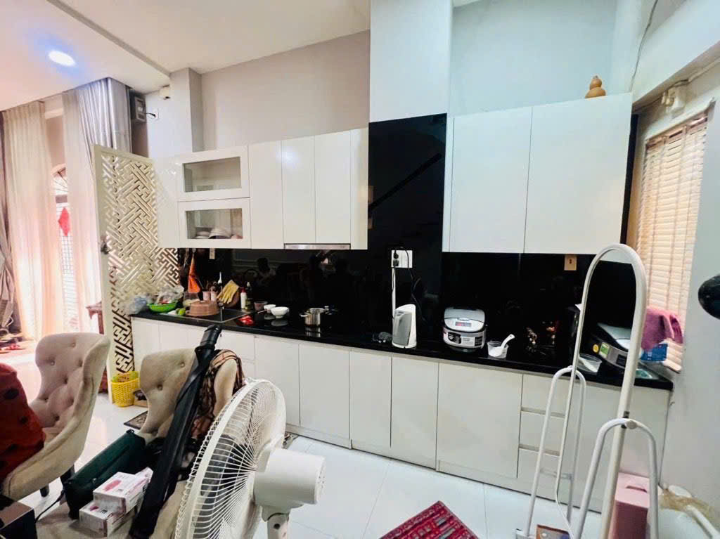 Siêu Phẩm Căn Góc - Trần Quang Diệu Quận 3 - 38m² - 3 Tầng - Chỉ Nhỉnh 8 Tỏi