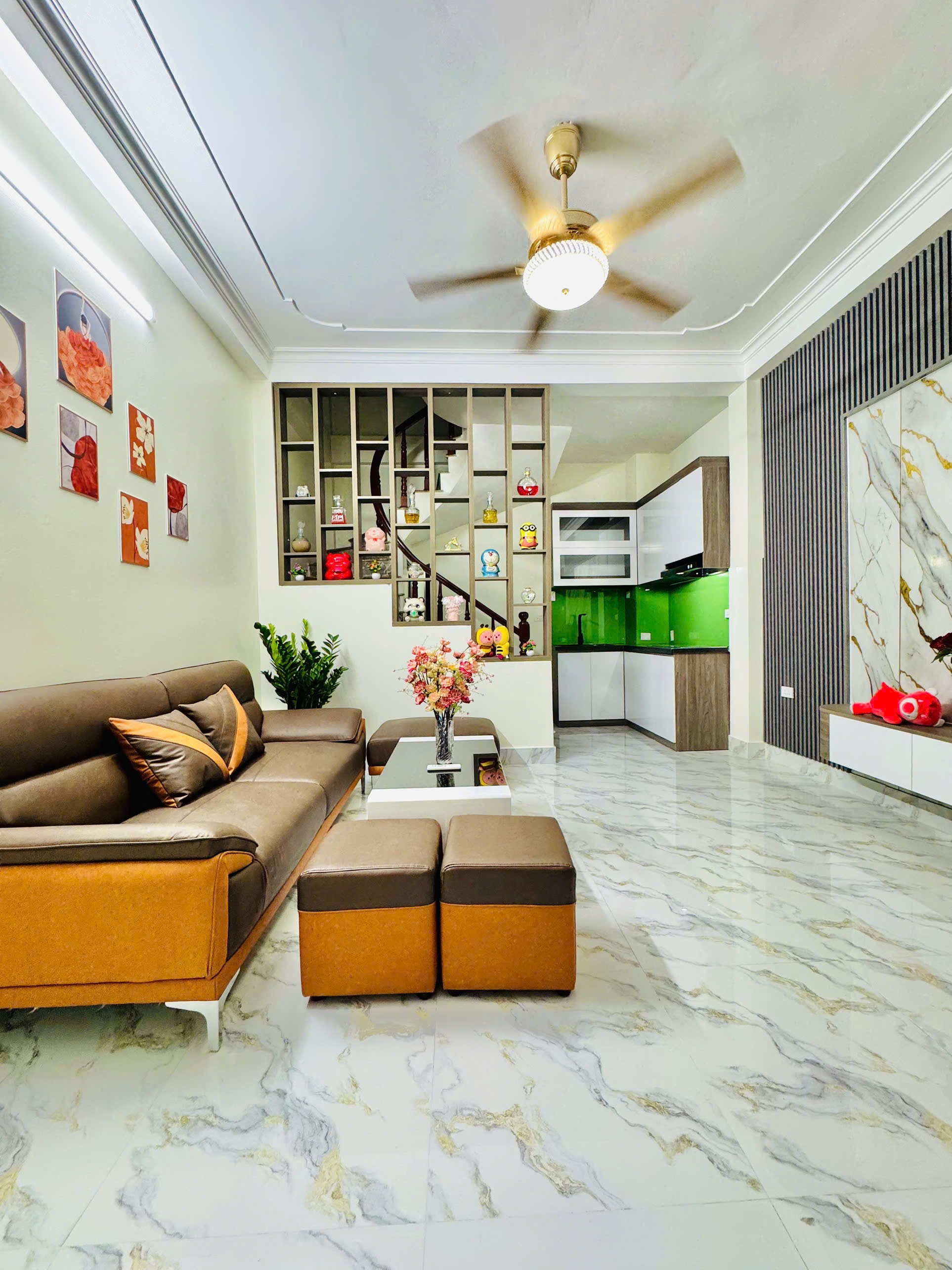 Nhà phố Giáp Nhị - Hoàng Mai , 5 tầng - nhỉnh 6 tỷ - Nhà phân lô , ngõ rộng ,  khung cột bê tông chắc chắn , gần ô tô , gần trường , chợ , sát khu đô thi Đồng Tàu , Quận Uỷ Hoàng Mai -